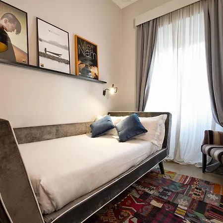 ذا إنديبندانت سويتس بيت ضيافة 4*