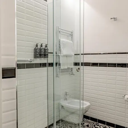ذا إنديبندانت سويتس روما